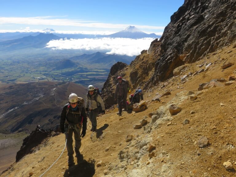 cerca de la cumbre del iliniza norte